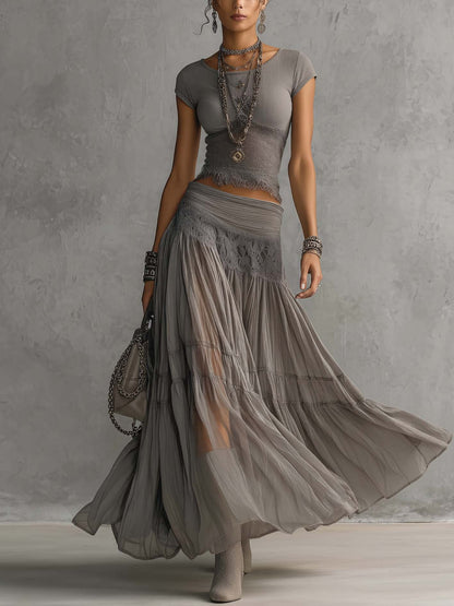 Ginevra · Set composto da top trasparente con pannelli in pizzo nero e gonna maxi plissettata