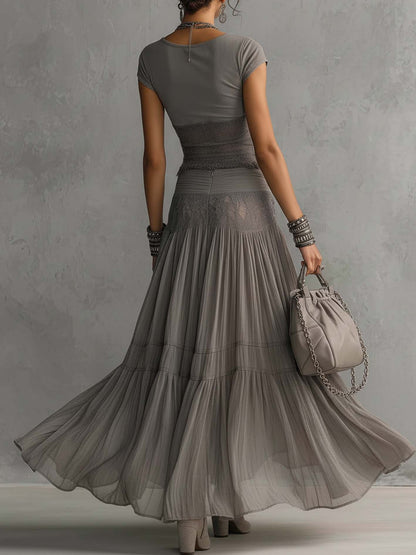 Ginevra · Set composto da top trasparente con pannelli in pizzo nero e gonna maxi plissettata